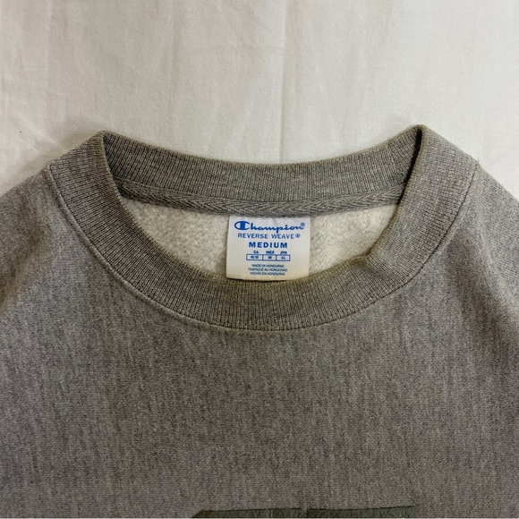 Vintage Champion Reverse Weave Sweatshirt Mens Medium Varsity Letter Embroidered - Picture 5 of 5